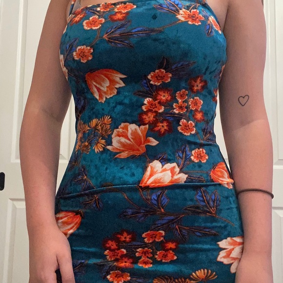 FLORAL, VELVET BODYCON DRESS - Picture 2 of 4